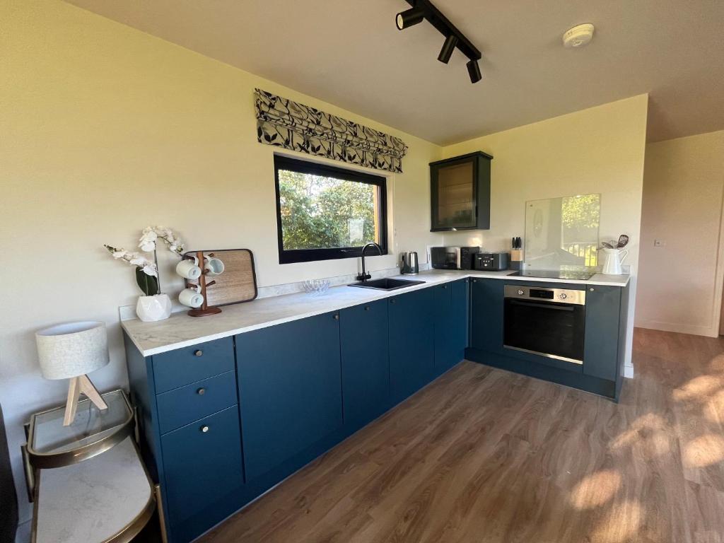 Kitchen in Unbox Poplar Holiday Lodge